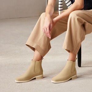 VIVAIA Beige‎ Knit Chelsea Boots Water Resistant Slip On Women's Size 8 EU 39